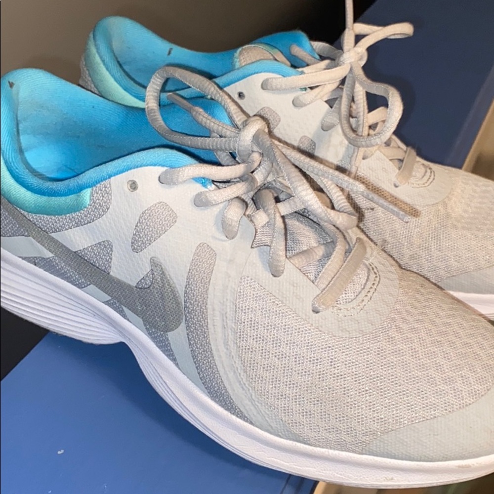 Nike tennis shoes. Size 6.